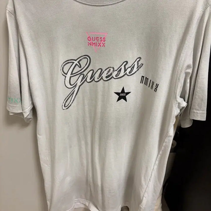 [BUNJANG] NMIXX x Guess Collaboration T-shirt / 엔믹스 더 게스 티셔츠