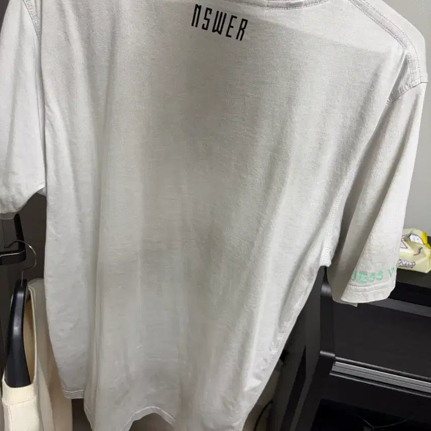 [BUNJANG] NMIXX x Guess Collaboration T-shirt / 엔믹스 더 게스 티셔츠