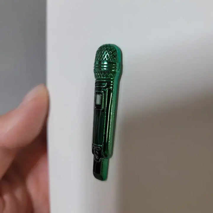 [BUNJANG] BTS V Microphone Badge with Photocard / (미사용) 방탄소년단 태형 뷔 마이크뱃지(포카O)