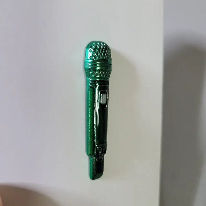 [BUNJANG] BTS V Microphone Badge with Photocard / (미사용) 방탄소년단 태형 뷔 마이크뱃지(포카O)