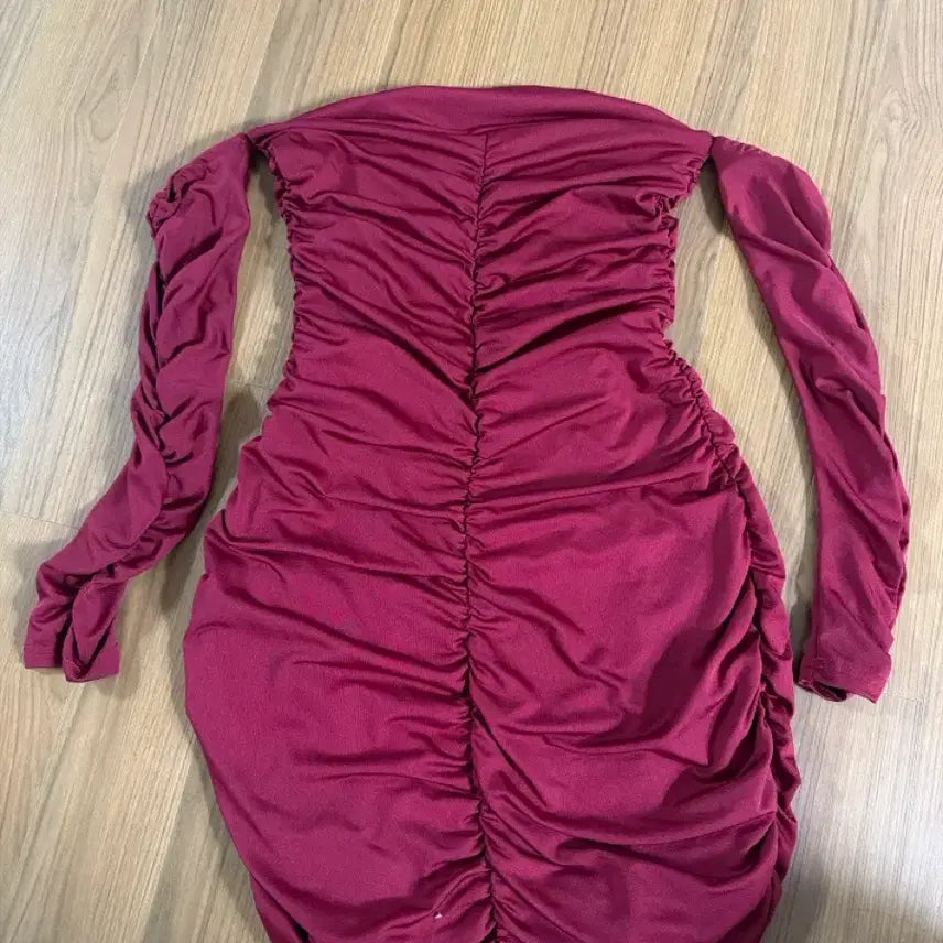 [BUNJANG] Red Shirred Off-Shoulder Mini Dress / 레드 셔링 오프숄더 미니 원피스