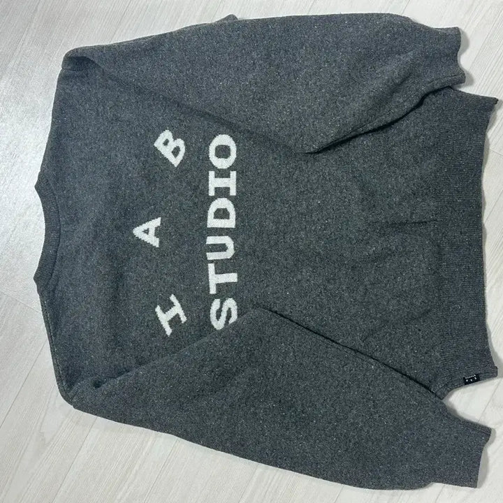 [BUNJANG] IAB Studio Knit Gray M / 아이앱 스튜디오 아이앱 니트 그레이 M