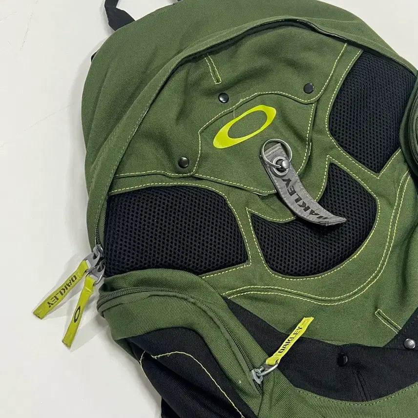 [BUNJANG] Oakley Recode Pin Y2K Vintage Backpack Khaki / [OS] 00s 오클리 리코드 핀 카키 Y2K 빈티지 백팩 가방