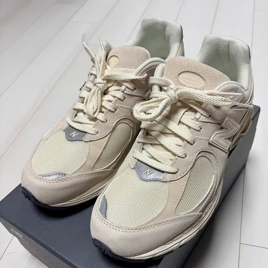 [BUNJANG] New Balance 2002r Sneakers / 뉴발란스 2002r 275 2회 착용