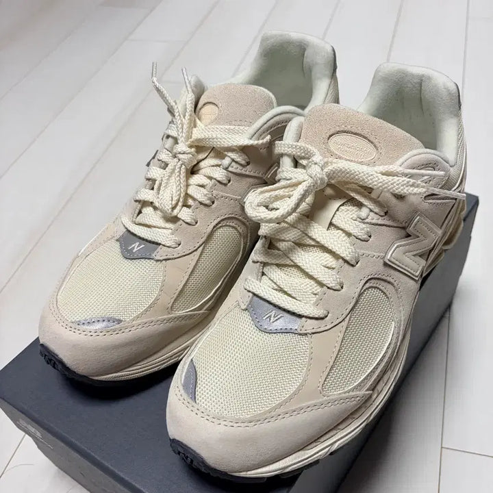 [BUNJANG] New Balance 2002r Sneakers / 뉴발란스 2002r 275 2회 착용