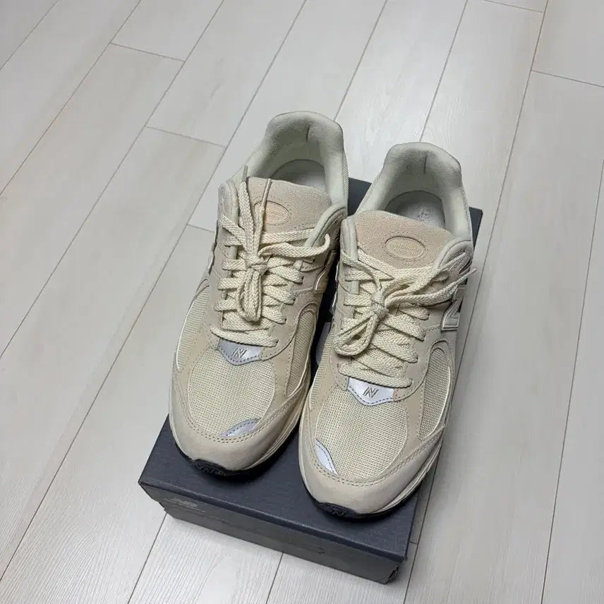 [BUNJANG] New Balance 2002r Sneakers / 뉴발란스 2002r 275 2회 착용