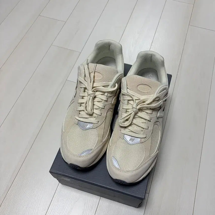 [BUNJANG] New Balance 2002r Sneakers / 뉴발란스 2002r 275 2회 착용