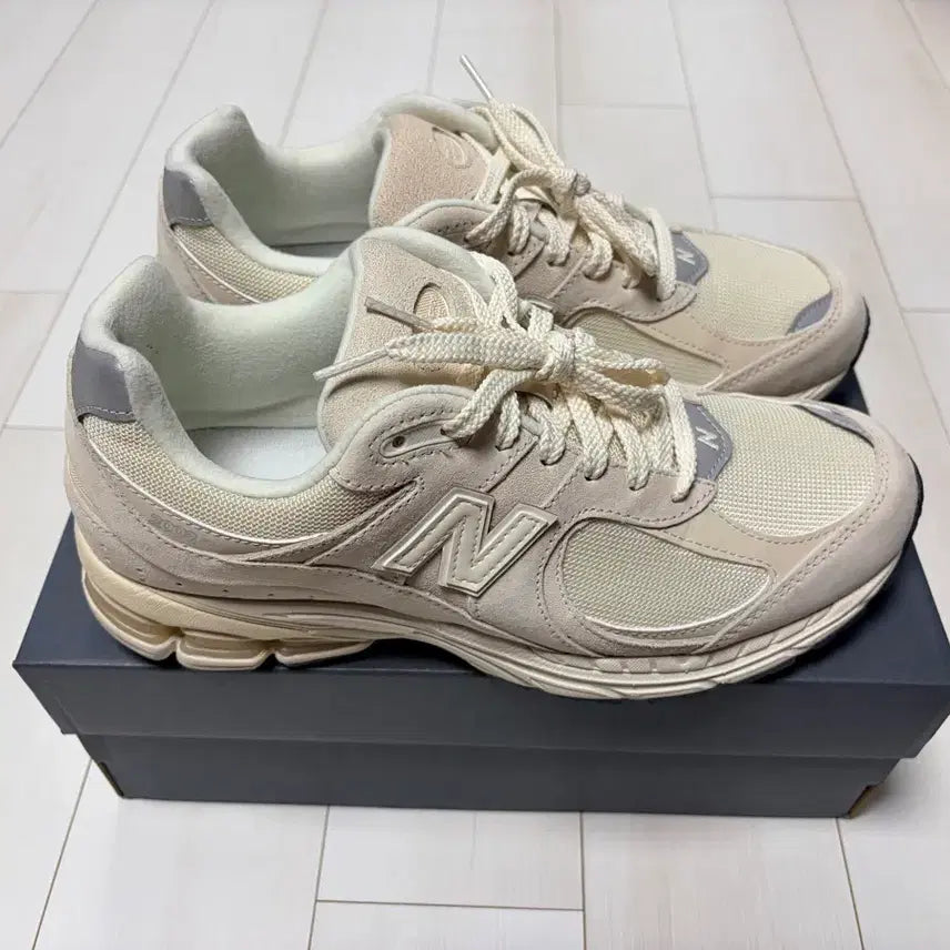 [BUNJANG] New Balance 2002r Sneakers / 뉴발란스 2002r 275 2회 착용