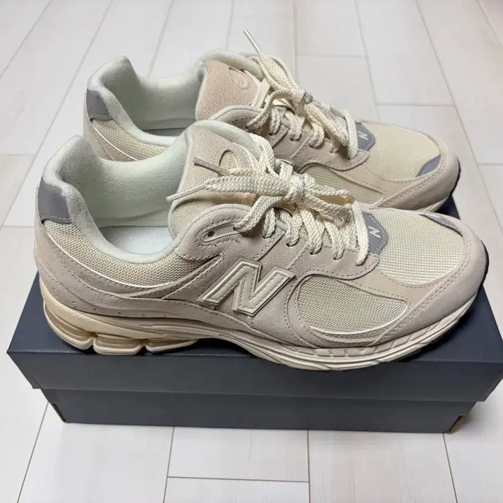 [BUNJANG] New Balance 2002r Sneakers / 뉴발란스 2002r 275 2회 착용