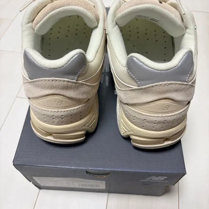 [BUNJANG] New Balance 2002r Sneakers / 뉴발란스 2002r 275 2회 착용