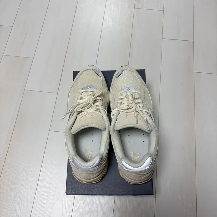 [BUNJANG] New Balance 2002r Sneakers / 뉴발란스 2002r 275 2회 착용
