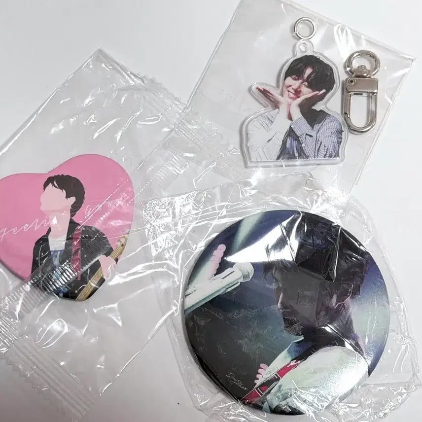 [BUNJANG] DAY6 Young K Group Badge Bundle Set / 데이식스 영케이 단체 뱃지 희귀 비공굿 일괄