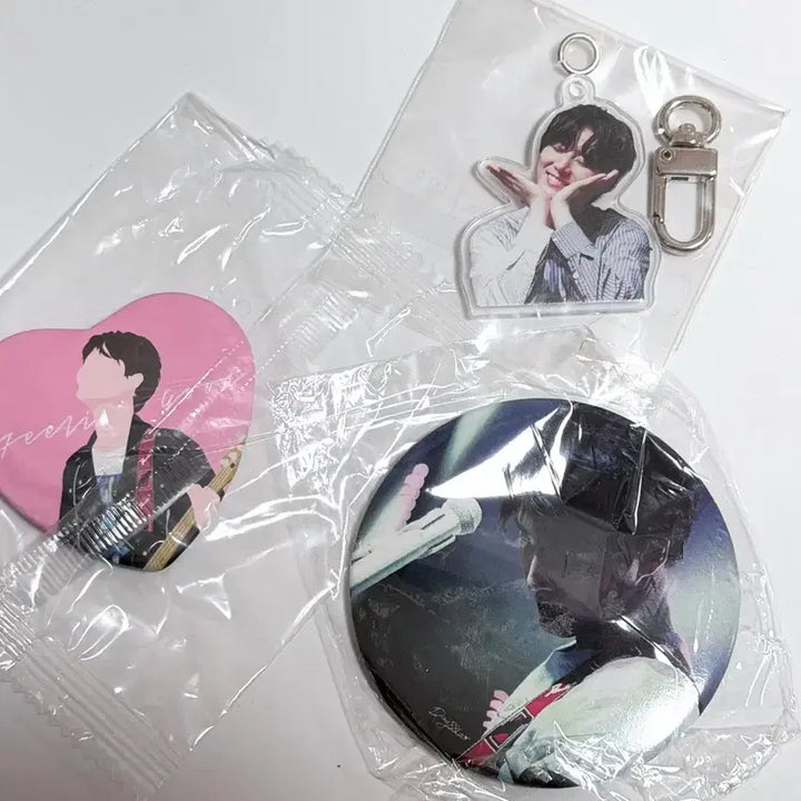 [BUNJANG] DAY6 Young K Group Badge Bundle Set / 데이식스 영케이 단체 뱃지 희귀 비공굿 일괄