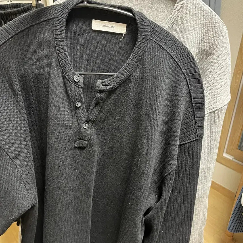[BUNJANG] Nohnohd Henley Neck Shirt / 논노드 헨리넥 그레이,블랙 1사이즈 팝니다