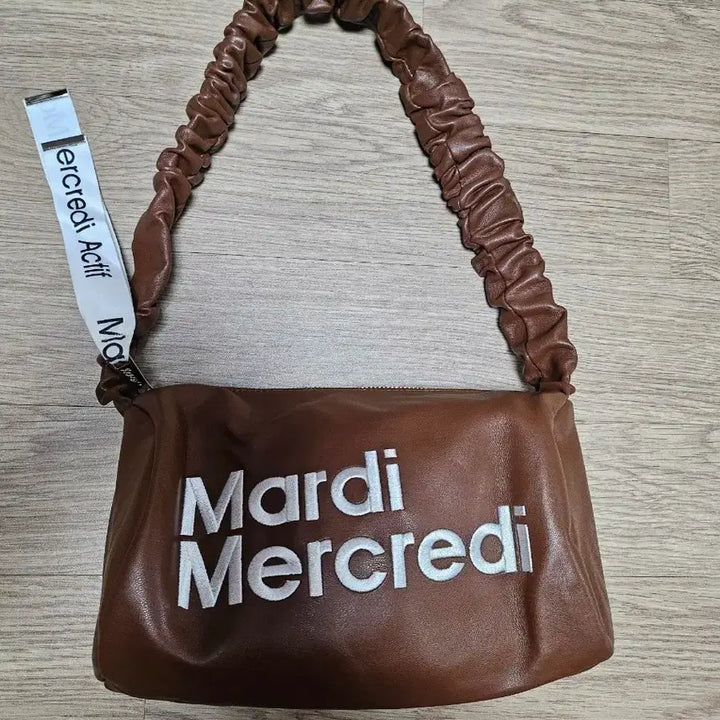 [BUNJANG] Mardi Mercredi Active Leather Shoulder Bag / 마르디메크르디 악티프 레더 숄더백