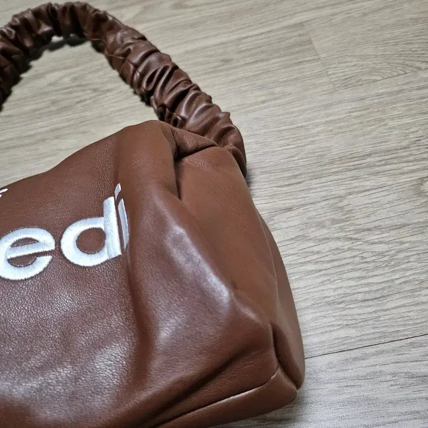 [BUNJANG] Mardi Mercredi Active Leather Shoulder Bag / 마르디메크르디 악티프 레더 숄더백