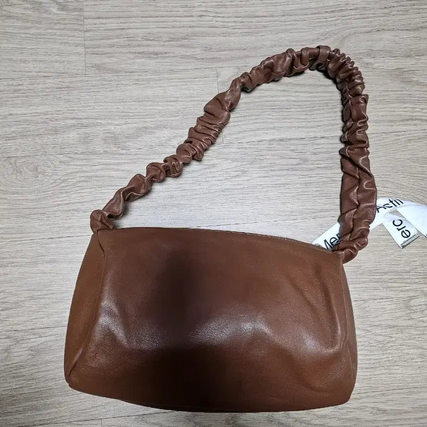[BUNJANG] Mardi Mercredi Active Leather Shoulder Bag / 마르디메크르디 악티프 레더 숄더백