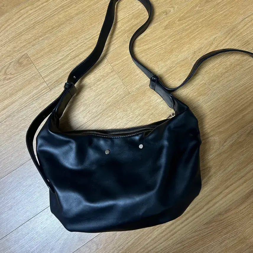 [BUNJANG] Nicol &amp; Nicole Half Moon Bag / 닉앤니콜 하프문백