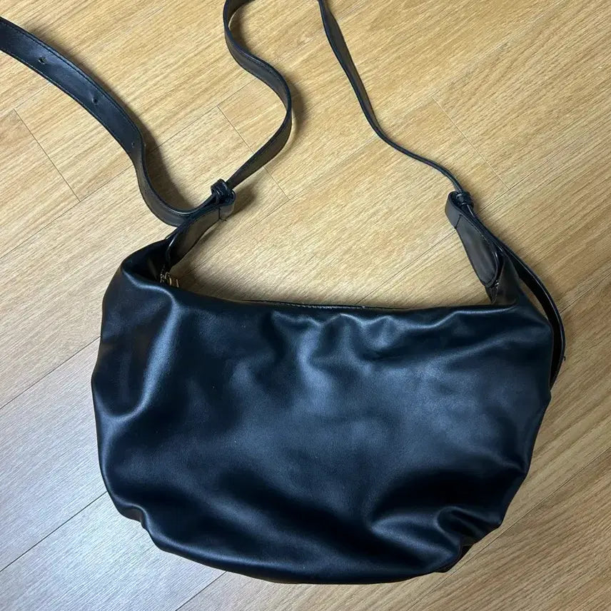 [BUNJANG] Nicol &amp; Nicole Half Moon Bag / 닉앤니콜 하프문백