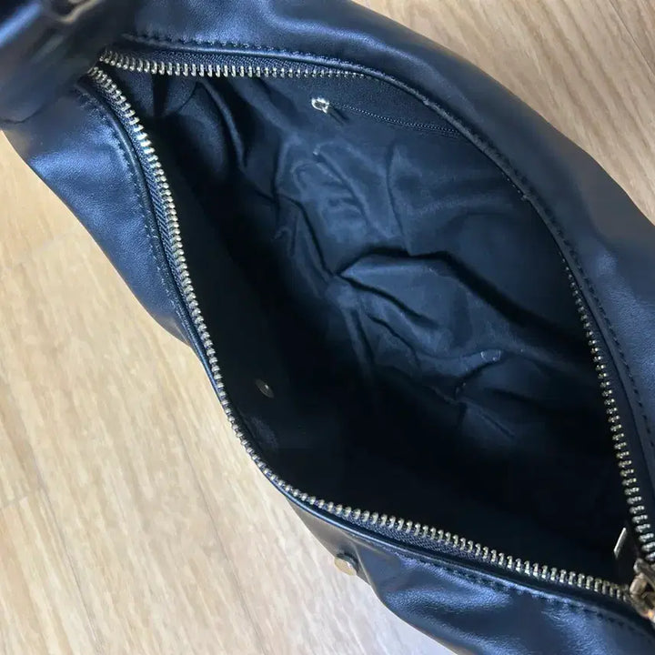 [BUNJANG] Nicol &amp; Nicole Half Moon Bag / 닉앤니콜 하프문백