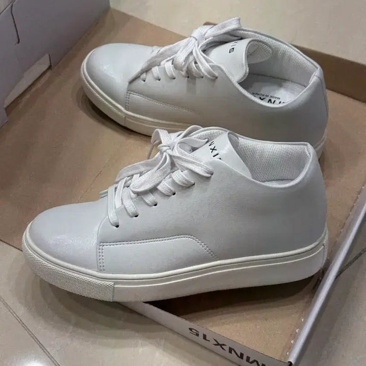 [BUNJANG] MNX15 White Sneakers 7cm Height Increase (Size 235) / MNX15 흰색 스니커즈 7cm 235
