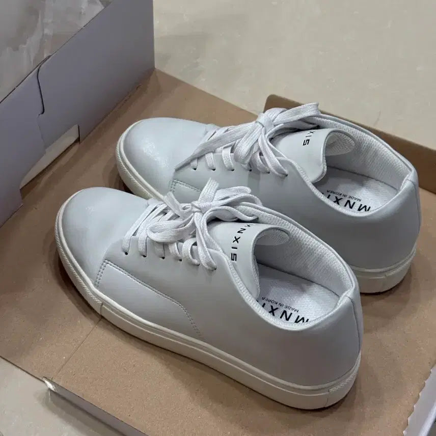 [BUNJANG] MNX15 White Sneakers 7cm Height Increase (Size 235) / MNX15 흰색 스니커즈 7cm 235