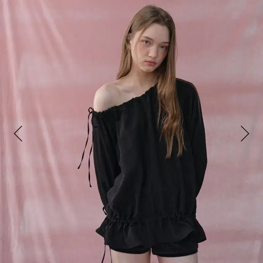 [BUNJANG] Lillycoats Dusty Off-shoulder Blouse / 릴리코츠 오프숄더 더스티 블라우스 새상품