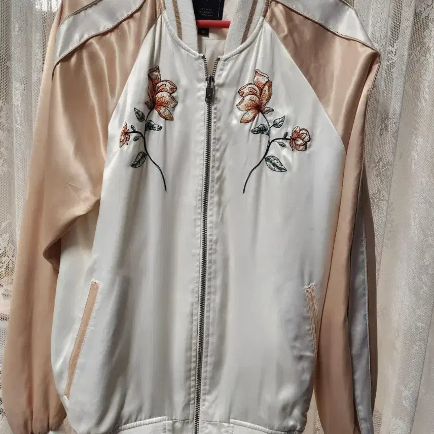 [BUNJANG] Guess Floral Embroidered Jacket / 게스잠바