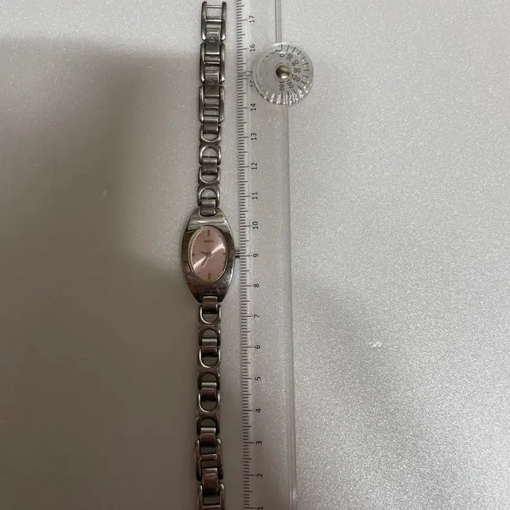 [SOLD OUT] GUESS 여성 메탈 시계 핑크 다이얼