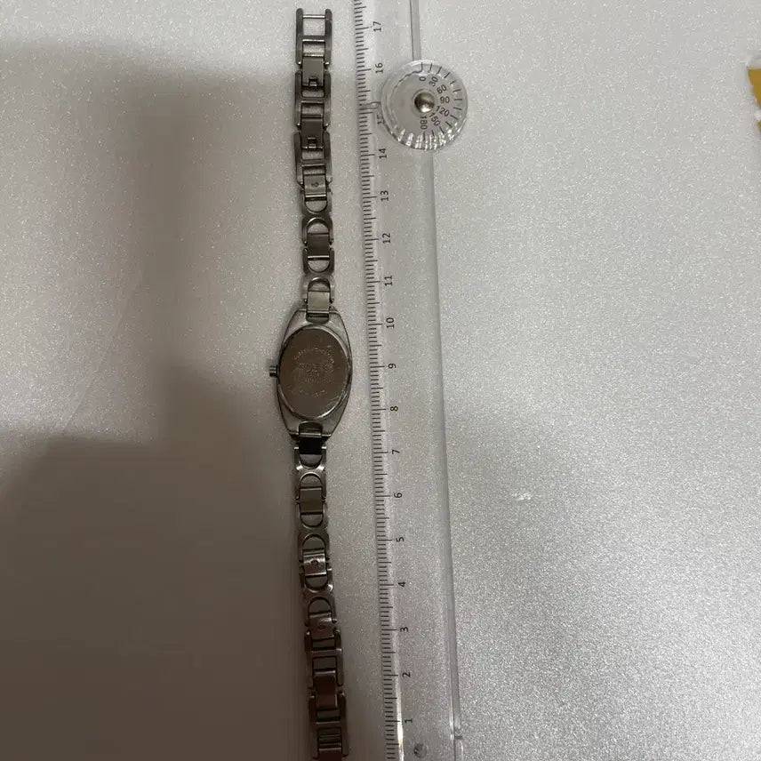 [SOLD OUT] GUESS 여성 메탈 시계 핑크 다이얼