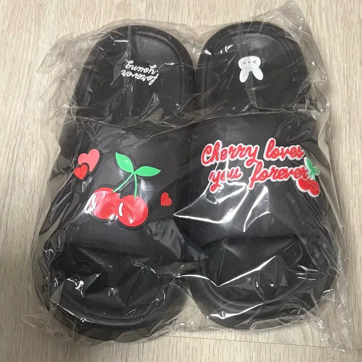 [BUNJANG] IVE Mini-B Cherry Wonyoung Slippers / 아이브 미니브 체리 장원영 원영 슬리퍼