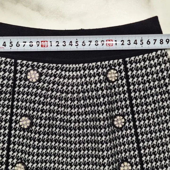 [BUNJANG] SATIN Check Button Detail Skirt / 사틴SATIN 체크버튼장식 밴딩치마