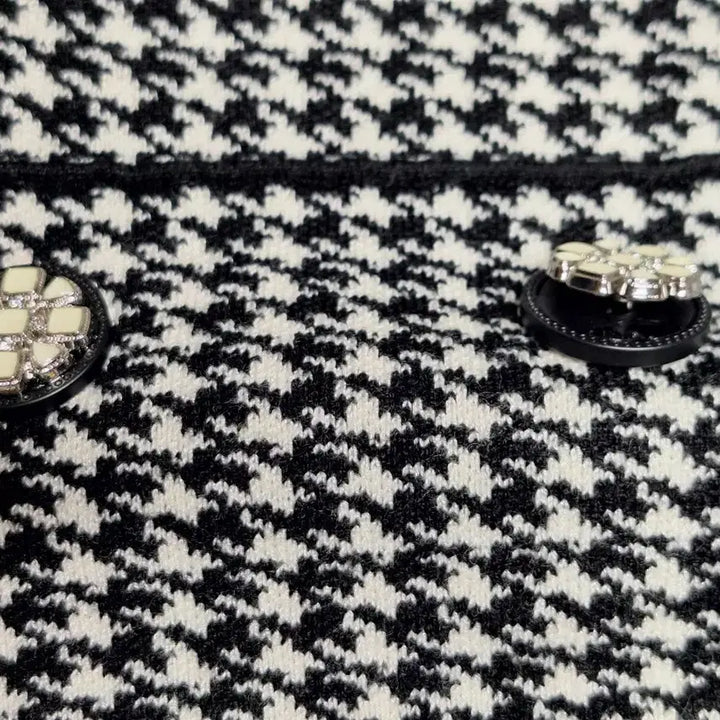 [BUNJANG] SATIN Check Button Detail Skirt / 사틴SATIN 체크버튼장식 밴딩치마