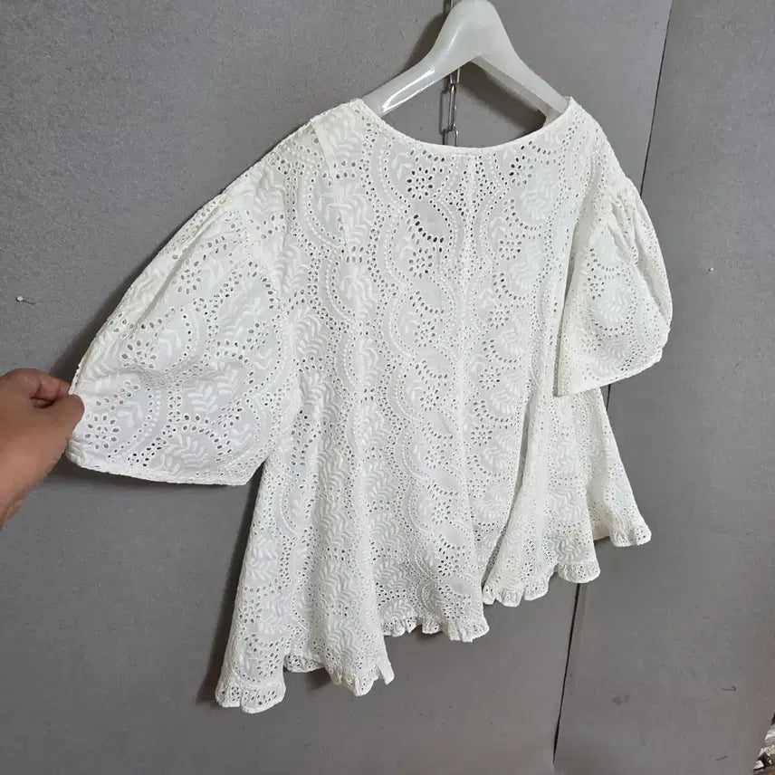 [BUNJANG] V-Neck Cotton Blouse (Size F) / 브이넥 면수넘이쁜 블라우스 F   n3123