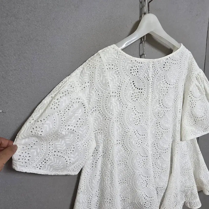 [BUNJANG] V-Neck Cotton Blouse (Size F) / 브이넥 면수넘이쁜 블라우스 F   n3123