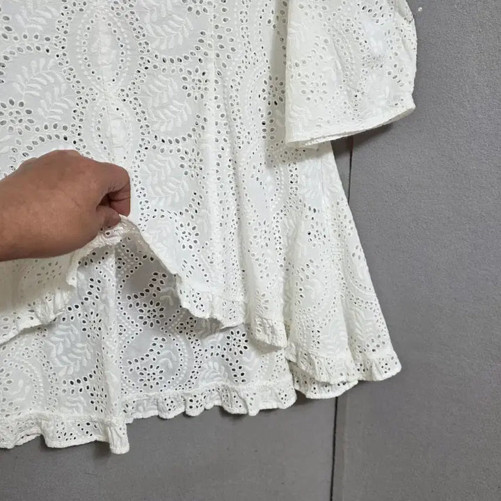 [BUNJANG] V-Neck Cotton Blouse (Size F) / 브이넥 면수넘이쁜 블라우스 F   n3123