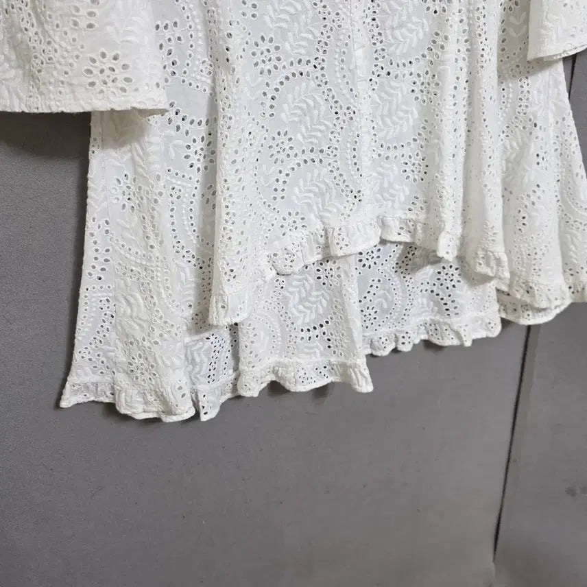 [BUNJANG] V-Neck Cotton Blouse (Size F) / 브이넥 면수넘이쁜 블라우스 F   n3123