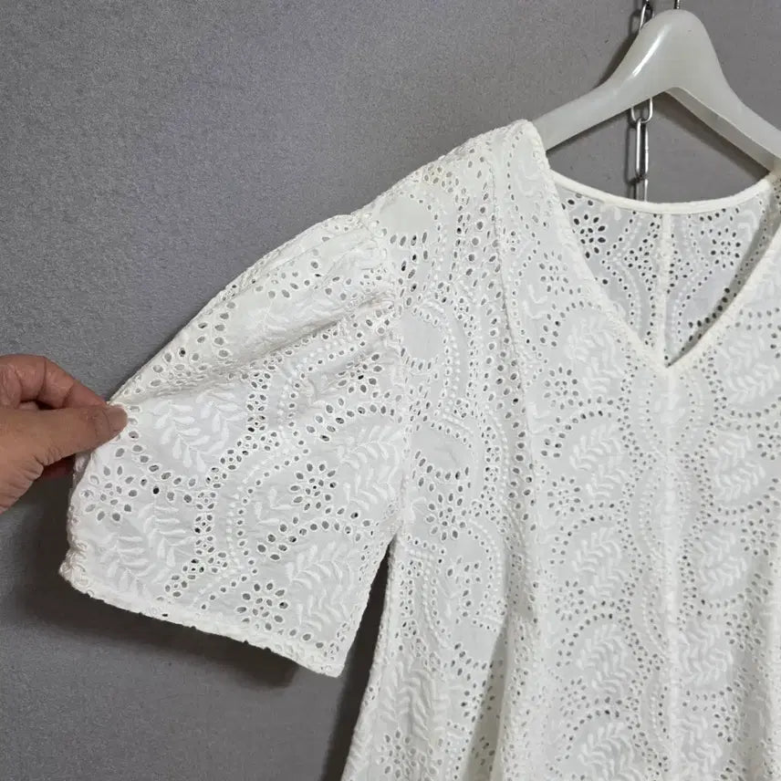 [BUNJANG] V-Neck Cotton Blouse (Size F) / 브이넥 면수넘이쁜 블라우스 F   n3123