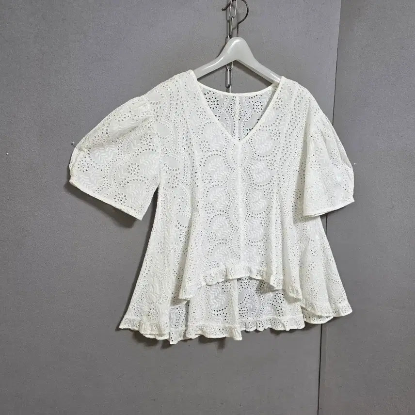 [BUNJANG] V-Neck Cotton Blouse (Size F) / 브이넥 면수넘이쁜 블라우스 F   n3123