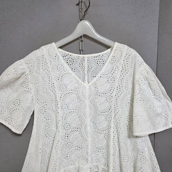 [BUNJANG] V-Neck Cotton Blouse (Size F) / 브이넥 면수넘이쁜 블라우스 F   n3123