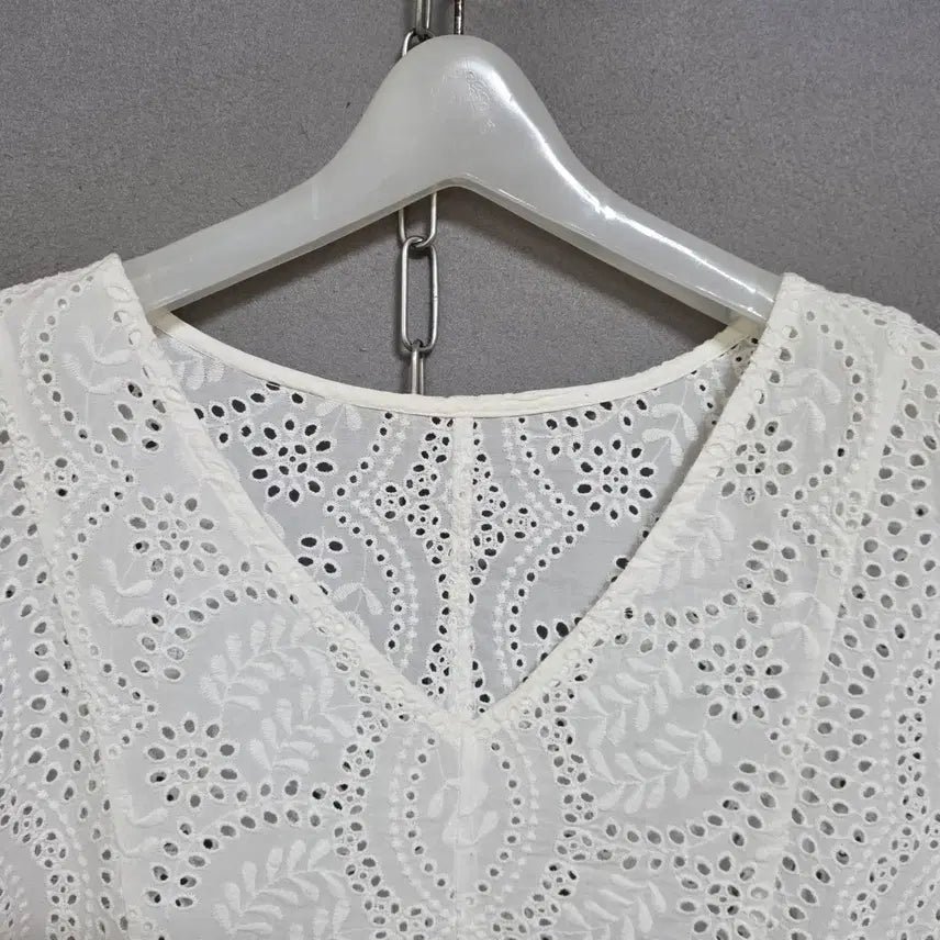 [BUNJANG] V-Neck Cotton Blouse (Size F) / 브이넥 면수넘이쁜 블라우스 F   n3123