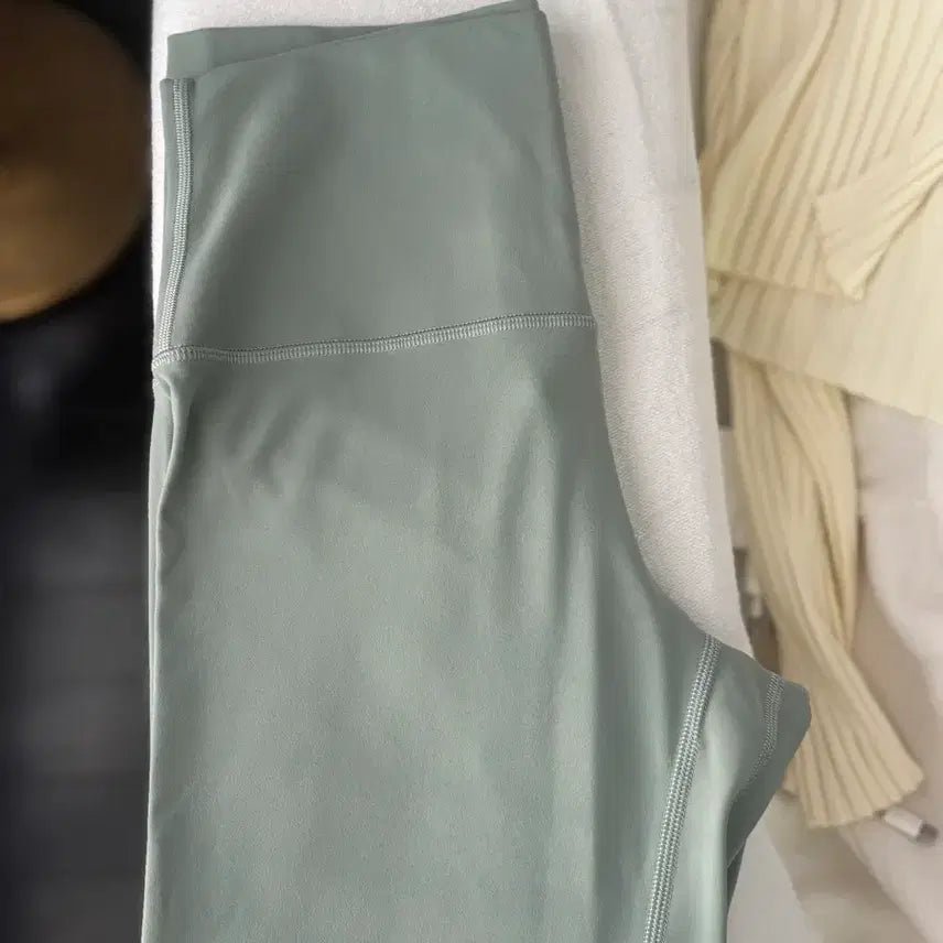 [BUNJANG] Lululemon Align Crop 21-inch Leggings Size 6 Palm Court / 룰루레몬 얼라인 크롭 21인치 6사이즈  palm court