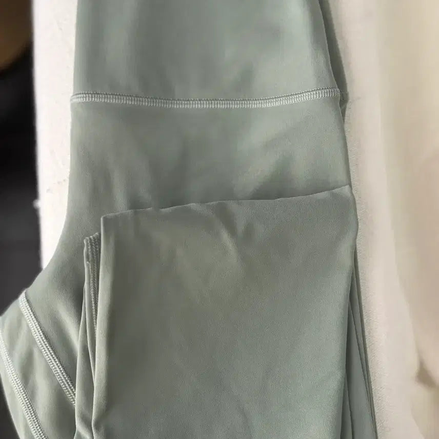 [BUNJANG] Lululemon Align Crop 21-inch Leggings Size 6 Palm Court / 룰루레몬 얼라인 크롭 21인치 6사이즈  palm court