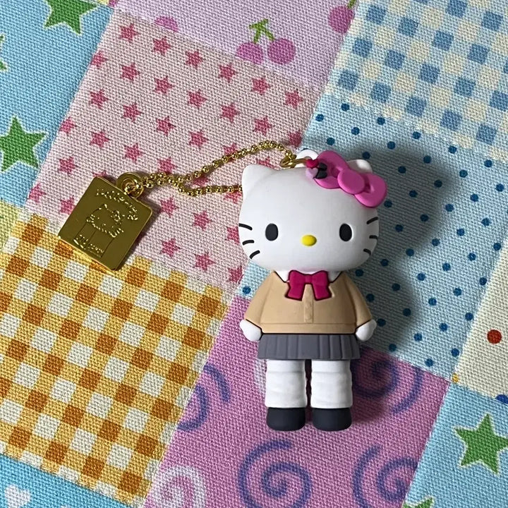[BUNJANG] Kitty 50th Anniversary Uniform Keyring / 50주년 키티 전시회 키링 교복 키티