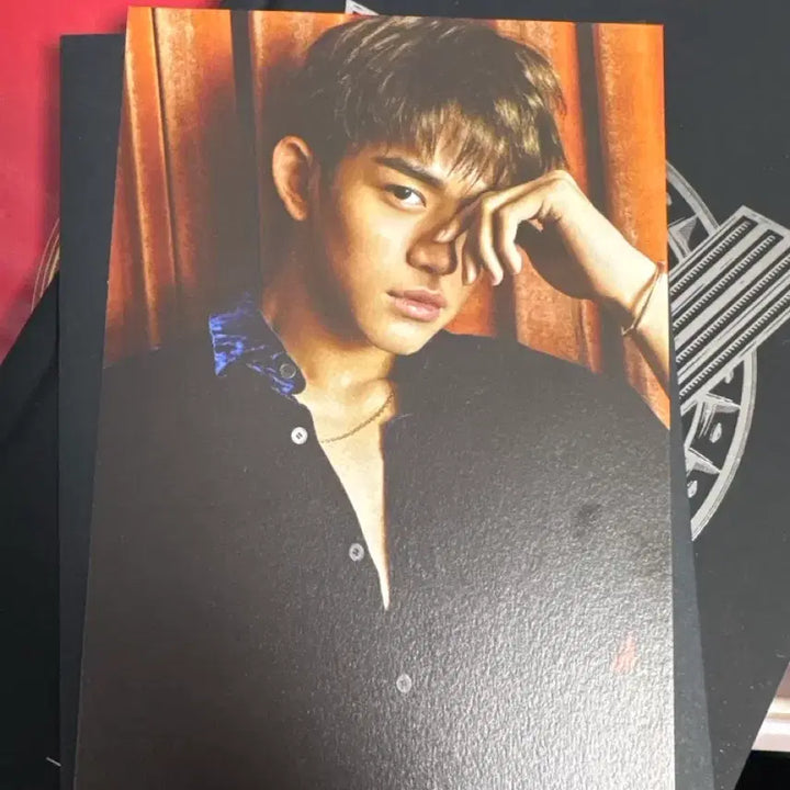 [BUNJANG] LUCAS Take Over The Moon Black Album Photocard / Take over the moon(검은색 앨범) 루카스 포토카드