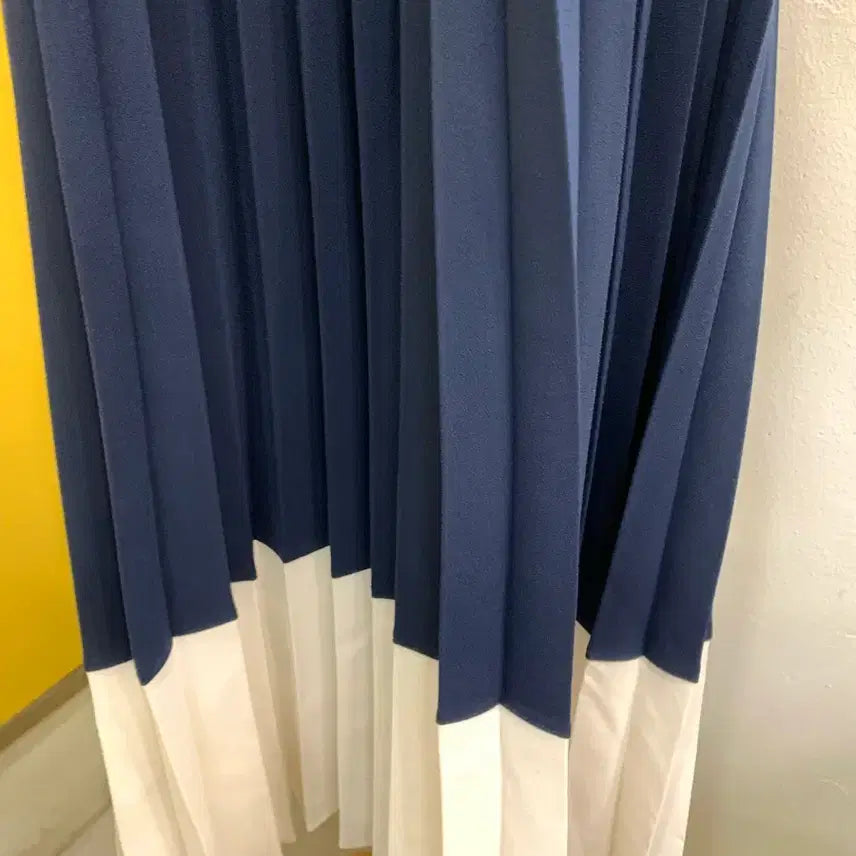[BUNJANG] Navy Pleated Color Block Long Dress / 네이비 플리츠 배색 롱 원피스