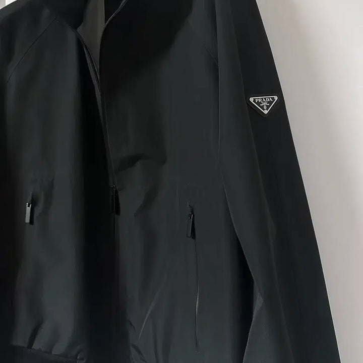 [BUNJANG] Prada Bomber Jacket Triangle Logo Windbreaker Jacket / 프라다 봄버 자켓 삼각로고 바람막이 자켓 50