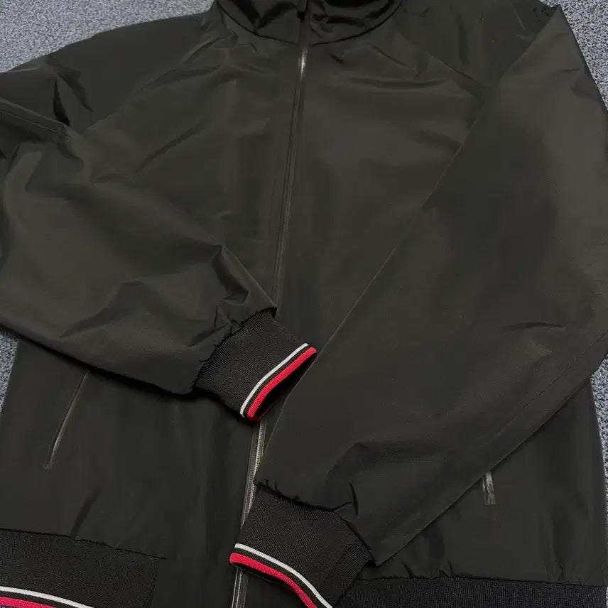 [BUNJANG] Prada Bomber Jacket Triangle Logo Windbreaker Jacket / 프라다 봄버 자켓 삼각로고 바람막이 자켓 50