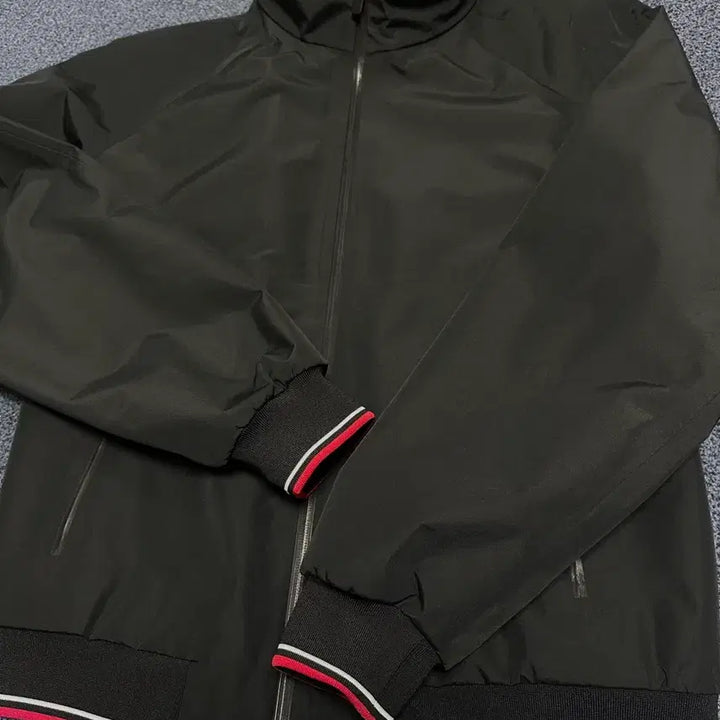 [BUNJANG] Prada Bomber Jacket Triangle Logo Windbreaker Jacket / 프라다 봄버 자켓 삼각로고 바람막이 자켓 50