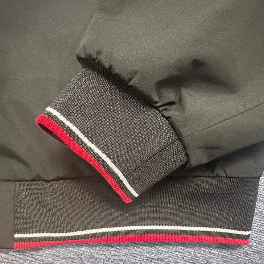 [BUNJANG] Prada Bomber Jacket Triangle Logo Windbreaker Jacket / 프라다 봄버 자켓 삼각로고 바람막이 자켓 50